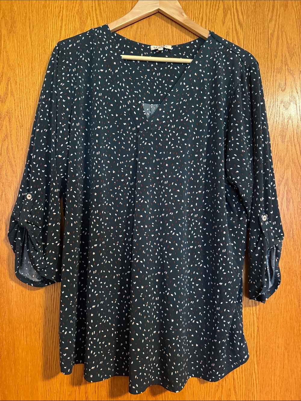Womens Green V-Neck Roll-Sleeve Printed Top